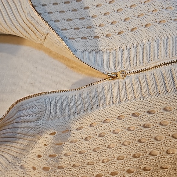 Crochet sweater vest, slightly cropped. Small - Picture 2 of 3